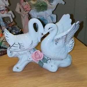 Loving Swan statue